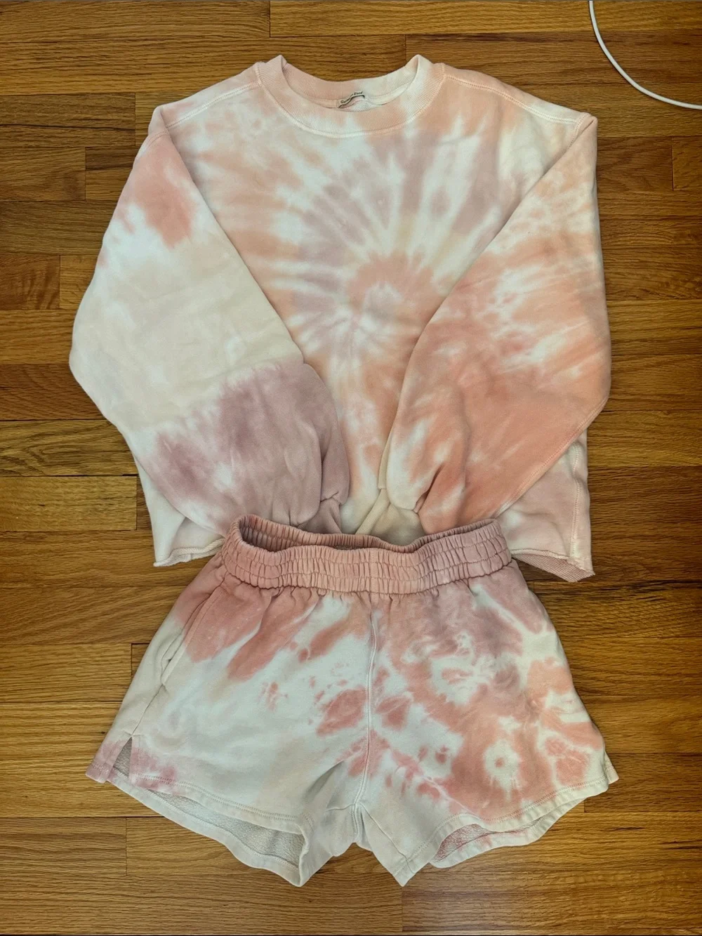 Abercrombie Tie-Dye Sweatshirt & Sunday Shorts Matching Set - Pink and White XS